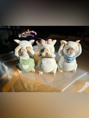 HEAR NO EVIL SEE NO EVIL SPEAK NO EVIL LITTLE PIGGY FIGURINES SET OF 3